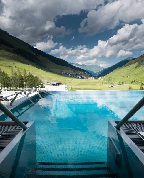 SKYpool im Zillertal Blick auf den Skypool im Neuhintertux