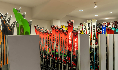 Skiauswahl im Rent & Shop Intersport Hintertux