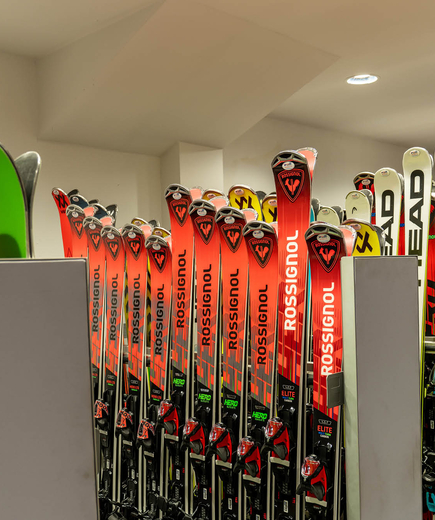 Skiauswahl im Rent & Shop Intersport Hintertux