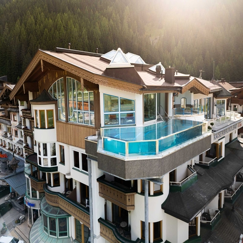 Drohnenaufnahme auf den Skypool im Neuhintertux